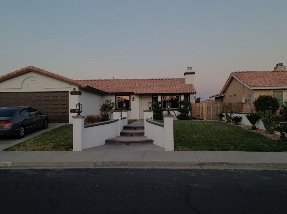15275 Flagstaff St in Victorville, CA - Building Photo