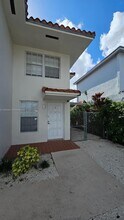 5720 SW 5th St in Miami, FL - Building Photo - Building Photo