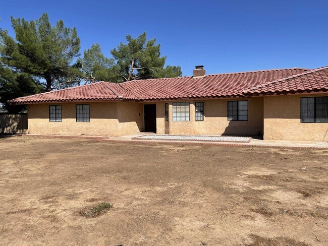 23820 Yucca Loma Rd in Apple Valley, CA - Foto de edificio - Building Photo