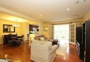 4177 S Four Mile Run Dr, Unit 103 in Arlington, VA - Foto de edificio - Building Photo