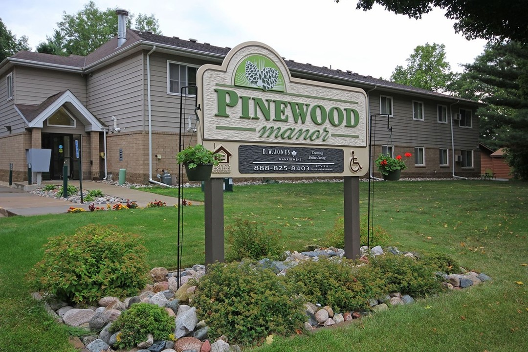 Pinewood Manor Apartments in Deerwood, MN - Building Photo