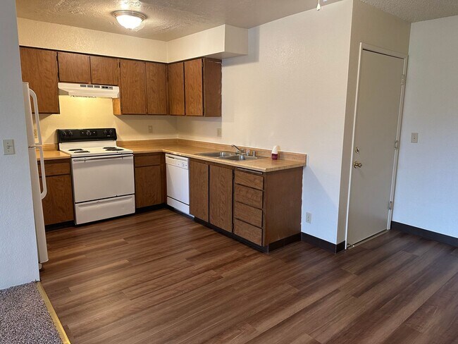 property at 2081 Rosamond Ave
