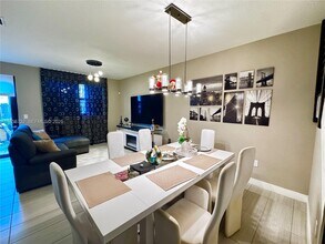 7924 NW 105th Ave in Doral, FL - Building Photo - Building Photo