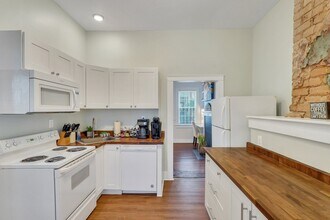 307 W Waldburg Ln in Savannah, GA - Building Photo - Building Photo