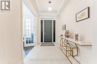 45 Shining Willow Ct in Richmond Hill, ON - Building Photo - Building Photo