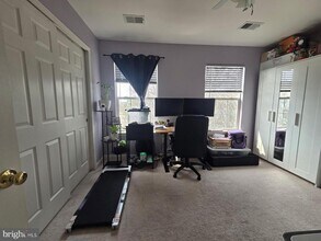 2429 Dew Meadow Ct in Herndon, VA - Building Photo - Building Photo