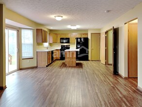 318 Shawnee Loop S in Pataskala, OH - Building Photo - Building Photo