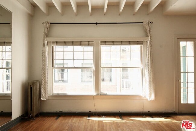 2121 James M Wood Blvd in Los Angeles, CA - Building Photo - Building Photo