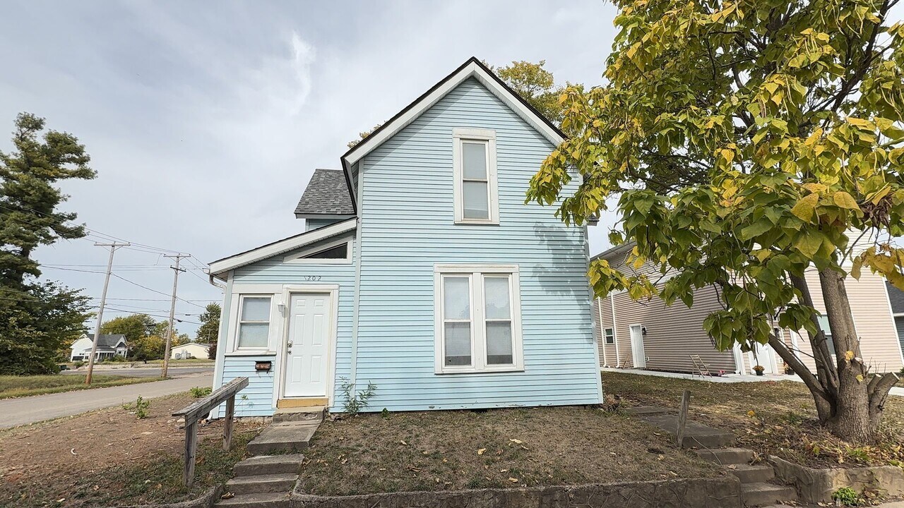 1202 E 5th St in Muncie, IN - Building Photo