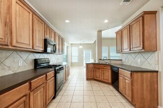 2744 Kickapoo Cavern Dr in Pflugerville, TX - Building Photo - Building Photo