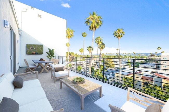 14811 Erwin St