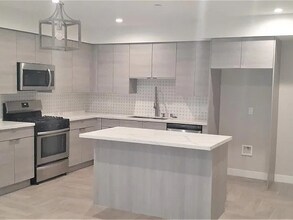 2218 Montrose Ave, Unit #G in Montrose, CA - Building Photo - Building Photo