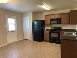 471 Harding Ln in Lavon, TX - Foto de edificio - Building Photo