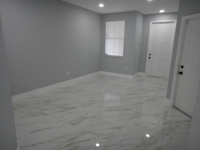 2310 Shoma Ln in West Palm Beach, FL - Building Photo - Building Photo