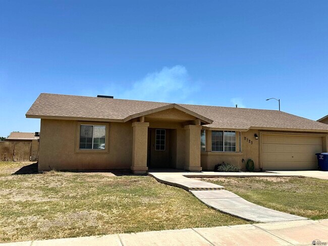 2723 S 31st Dr in Yuma, AZ - Building Photo - Building Photo