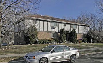 Woodlawn Apartments in West Bend, WI - Building Photo - Building Photo