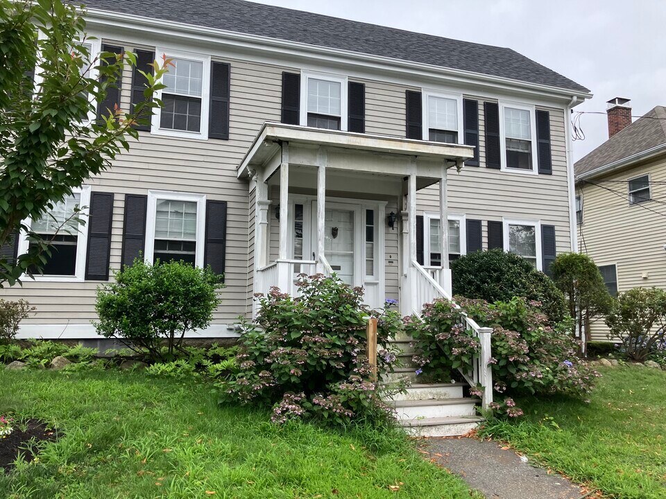 12 Salem St in Wakefield, MA - Foto de edificio