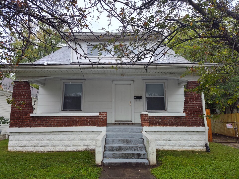 161 Gillette Ave in Louisville, KY - Foto de edificio