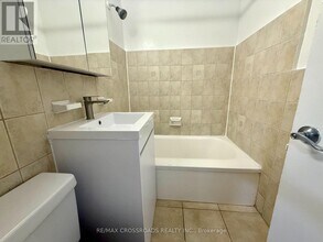 2770 Yonge St in Toronto, ON - Building Photo - Building Photo