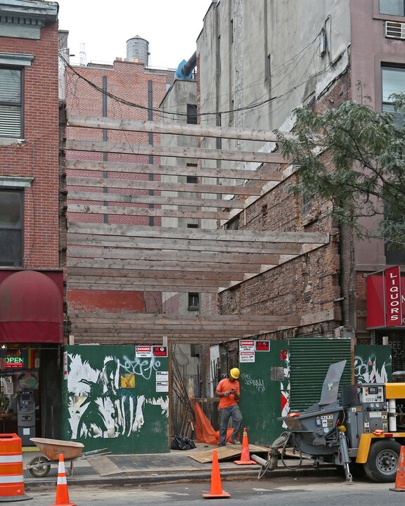 192 8th Ave in New York, NY - Building Photo