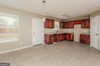 3746 Natrona Ct in Ellenwood, GA - Foto de edificio - Building Photo