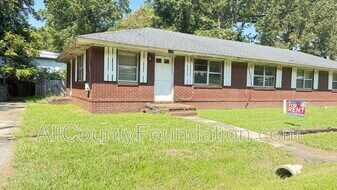 5613 Parana St in North Charleston, SC - Building Photo