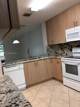 571 208th Cir in Pembroke Pines, FL - Building Photo - Building Photo