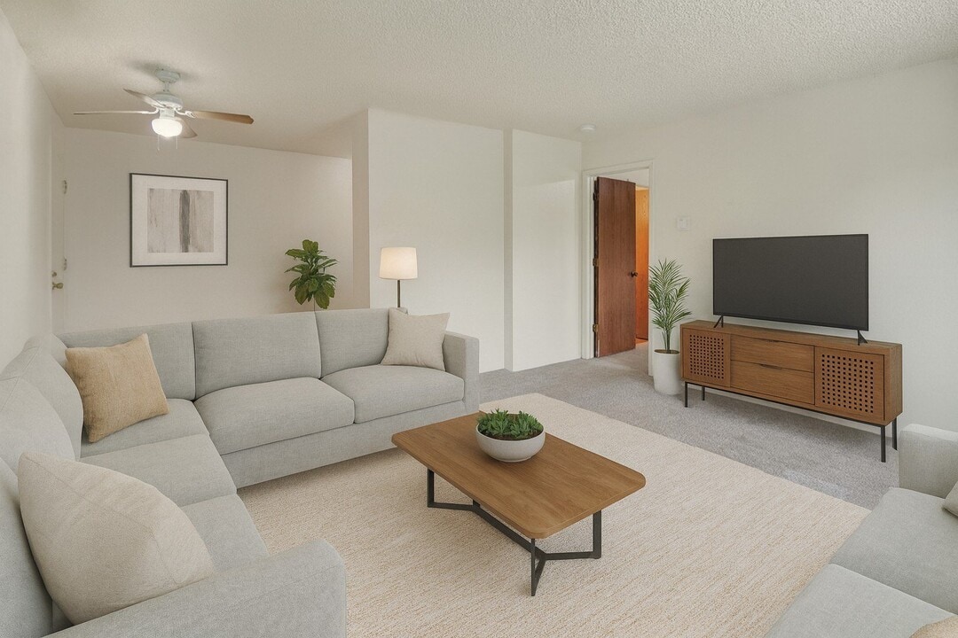 Rancho Tudor in Anchorage, AK - Foto de edificio