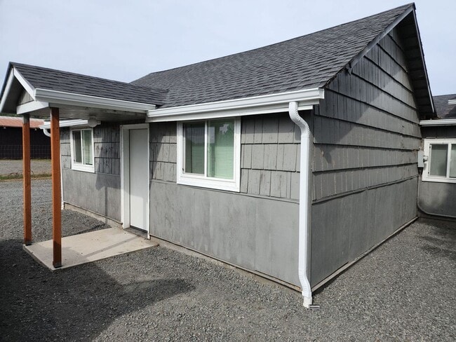 property at 85004 Cloverdale Rd