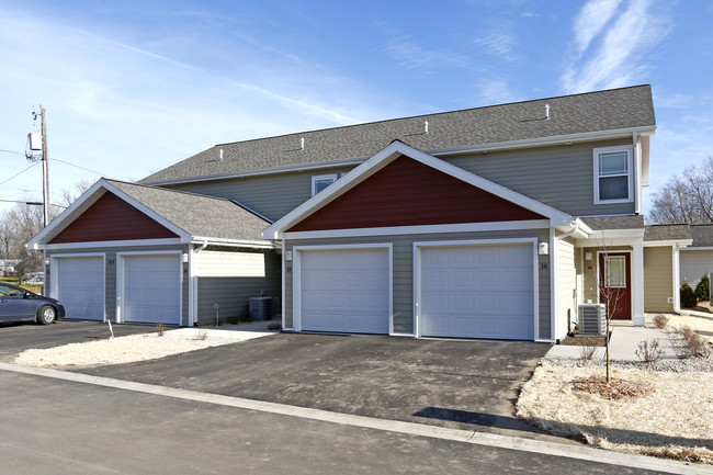 Bayshore Townhomes in Sparta, WI - Foto de edificio - Building Photo