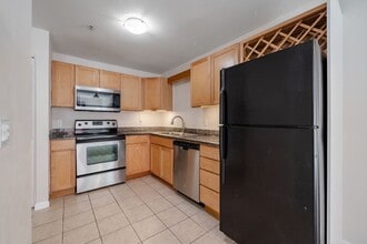 1010 NW Naito Pkwy in Portland, OR - Building Photo - Building Photo