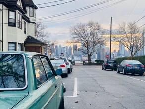 11 Duer Pl, Unit Room1 in Weehawken, NJ - Building Photo - Building Photo