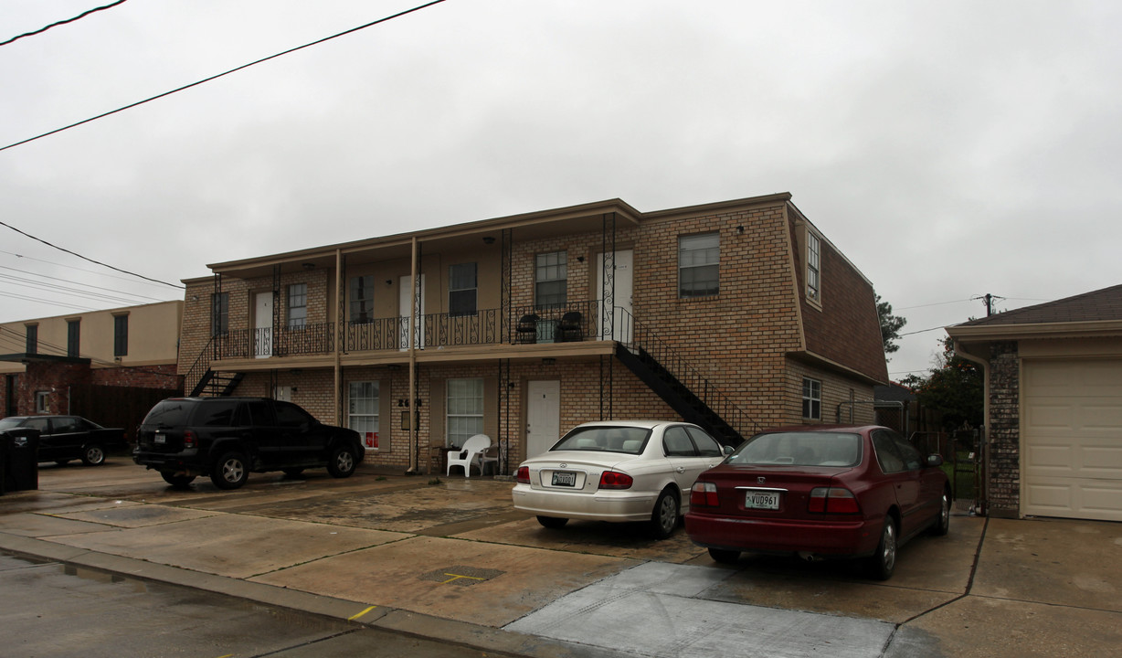 1015 Decomine Dr in Chalmette, LA - Building Photo