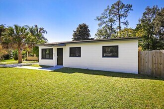 3506 Claridge Rd E in Jacksonville, FL - Building Photo - Building Photo