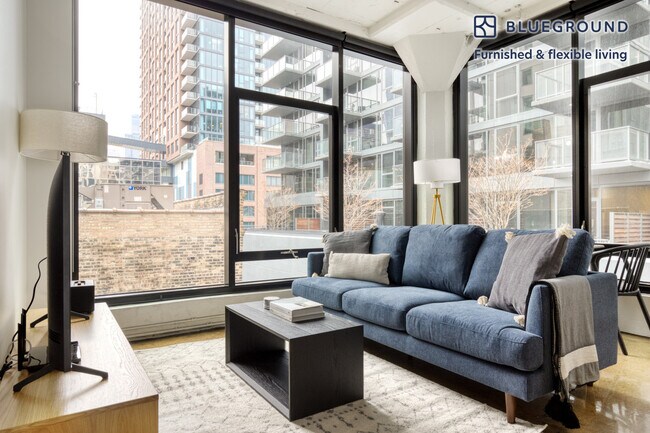 676 N La Salle Dr