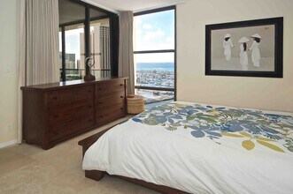 1600 Ala Moana Blvd, Unit Yacht Harbor Towers in Honolulu, HI - Building Photo - Building Photo