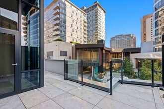 889 103rd Ave NE in Bellevue, WA - Building Photo - Building Photo