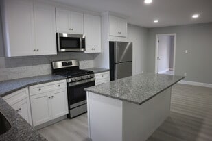 6064 Ridge Ave, Unit 3rd F