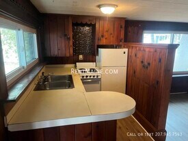 32 Coombs St, Unit 7 in Bangor, ME - Building Photo