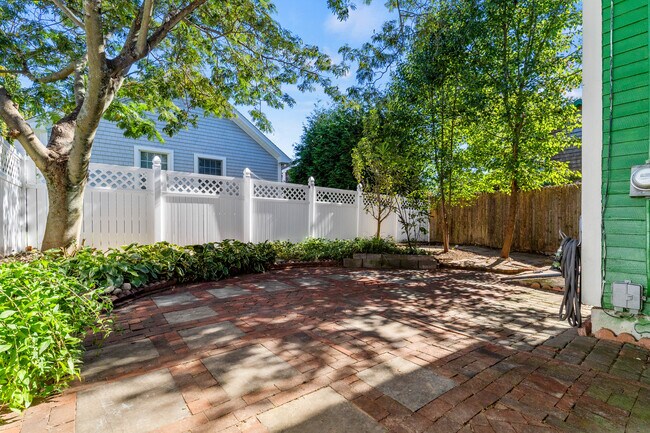 14 High St in East Lyme, CT - Building Photo - Building Photo