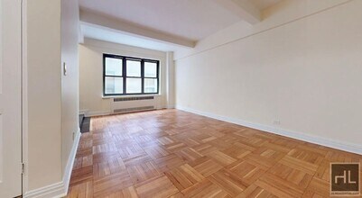 EAST 56 STREET, Unit 5J in New York, NY - Foto de edificio - Building Photo