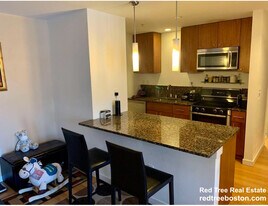 16 Miner St, Unit 303 in Boston, MA - Building Photo