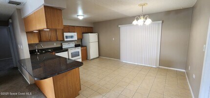 135 S Suzanne Ct in Merritt Island, FL - Building Photo - Building Photo