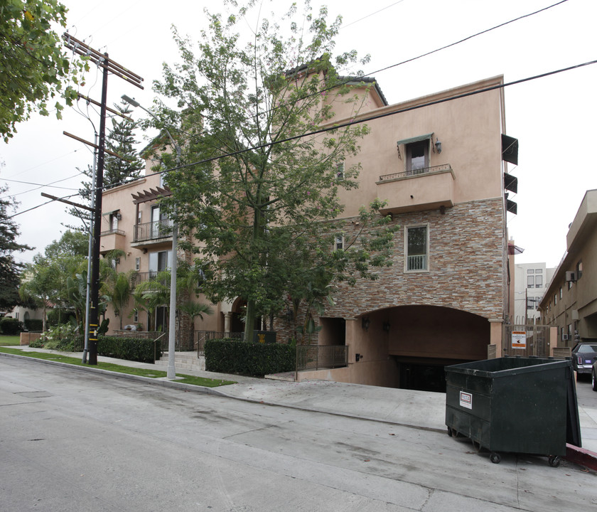 Bloomfield Manor in North Hollywood, CA - Building Photo