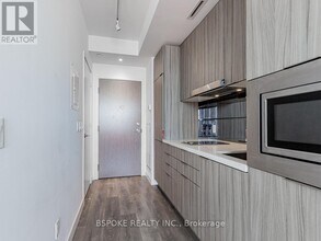 215 Queen St W in Toronto, ON - Building Photo - Building Photo