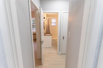 8-8 Wellington St W in Brampton, ON - Building Photo - Building Photo