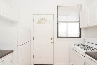 3733 N Pine Grove Ave in Chicago, IL - Foto de edificio - Building Photo