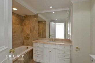 502 Park Ave-Unit -8-E in New York, NY - Building Photo - Building Photo