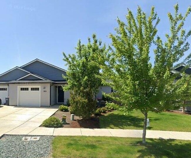 1964-1966 Layla Dr in Medford, OR - Building Photo - Building Photo