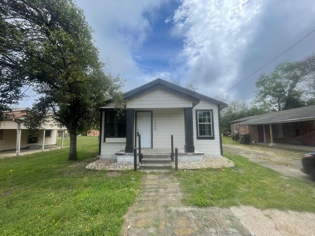 property at 1220 S Francis Ave